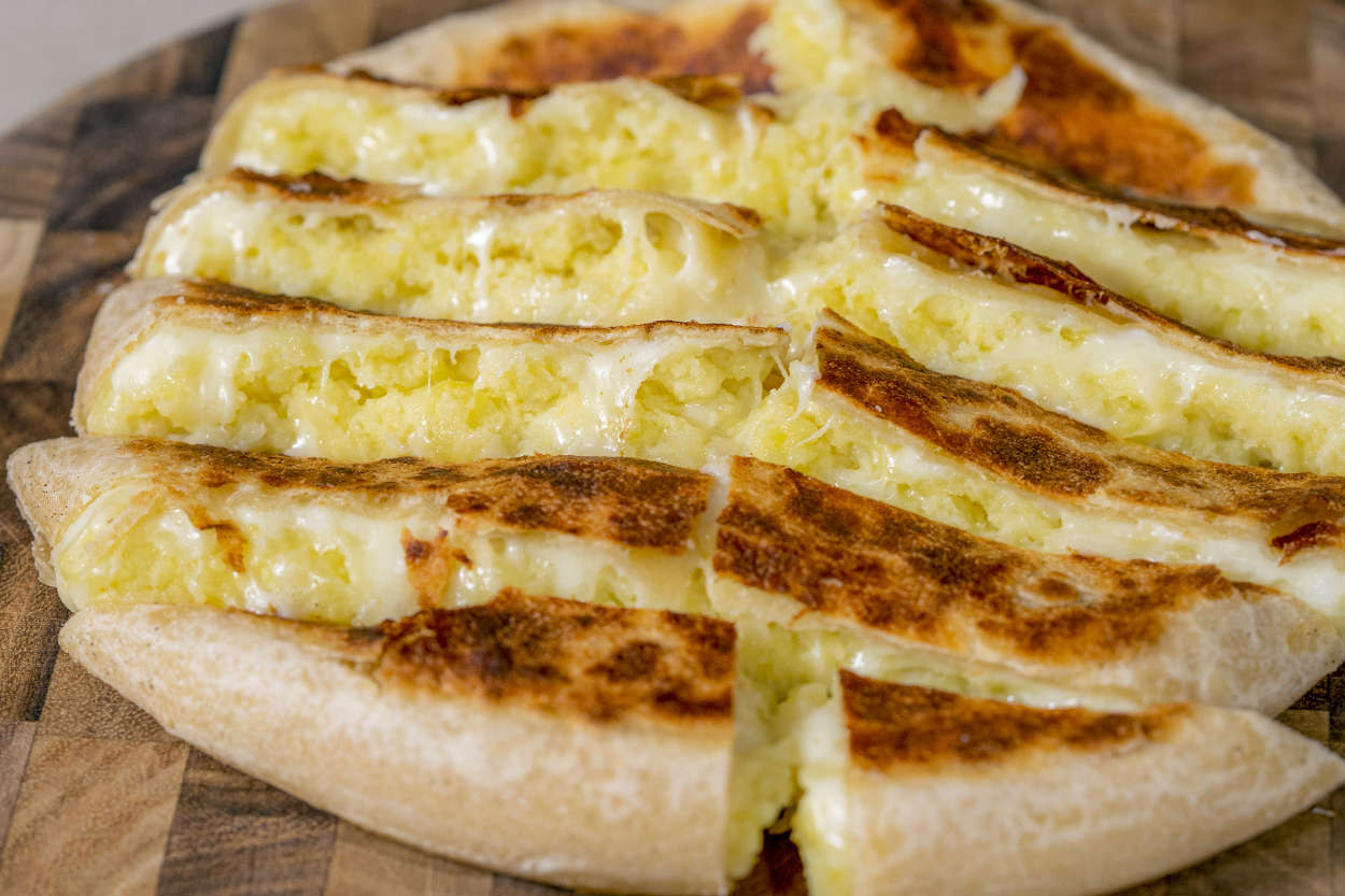 Patatesli Kaşarlı Bazlama Tarifi