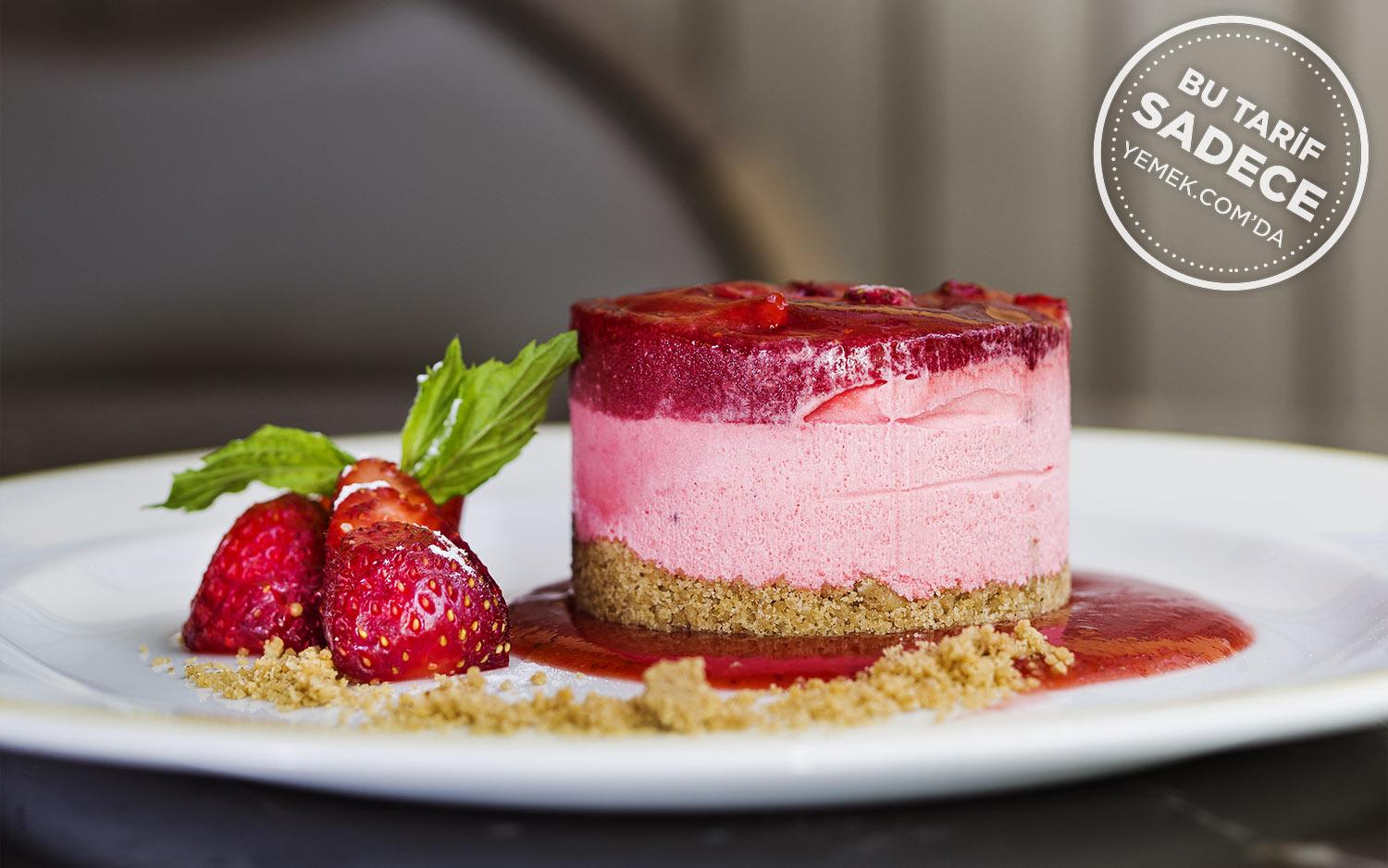 Fotoğraf: Özgür Bakır / Çilek Soslu Semifreddo Tarifi